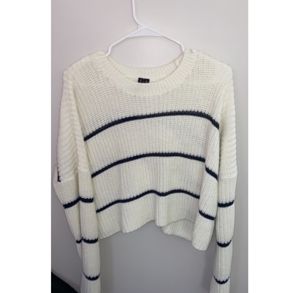 Cute white and black cropped sweater
